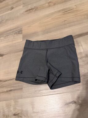 size small grey under armour workout shorts